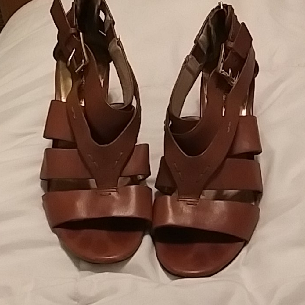 Michael Kors tan sandal